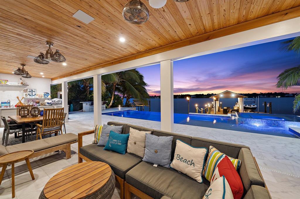 TEQUESTA COUNTRY CLUB - Residential