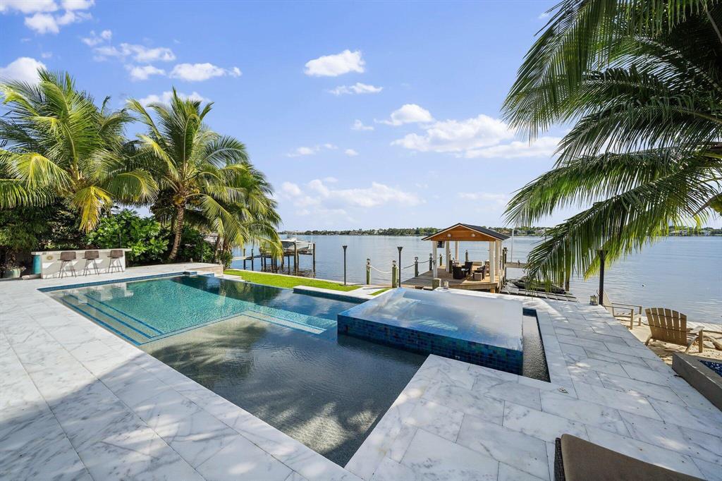 TEQUESTA COUNTRY CLUB - Residential