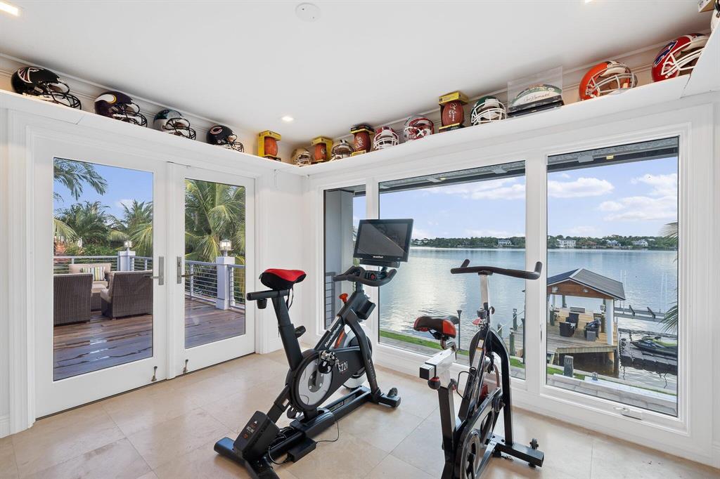 TEQUESTA COUNTRY CLUB - Residential