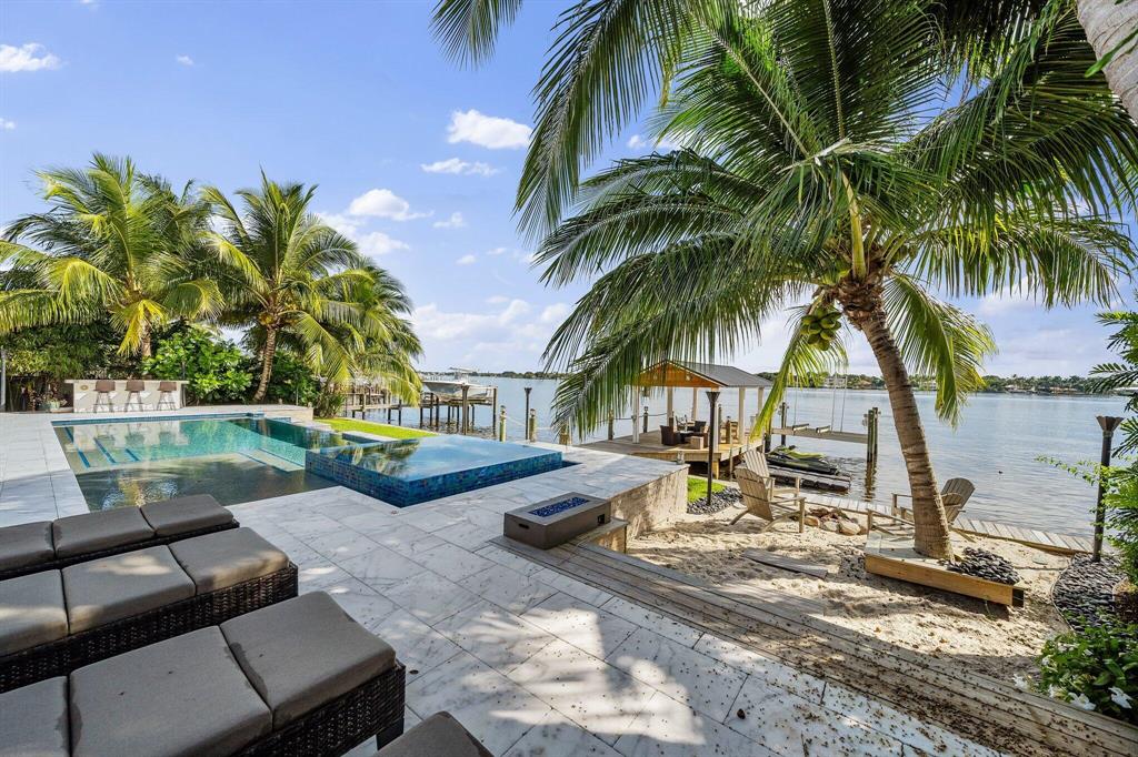 TEQUESTA COUNTRY CLUB - Residential