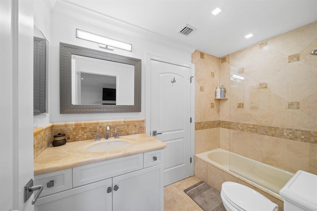 TEQUESTA COUNTRY CLUB - Residential