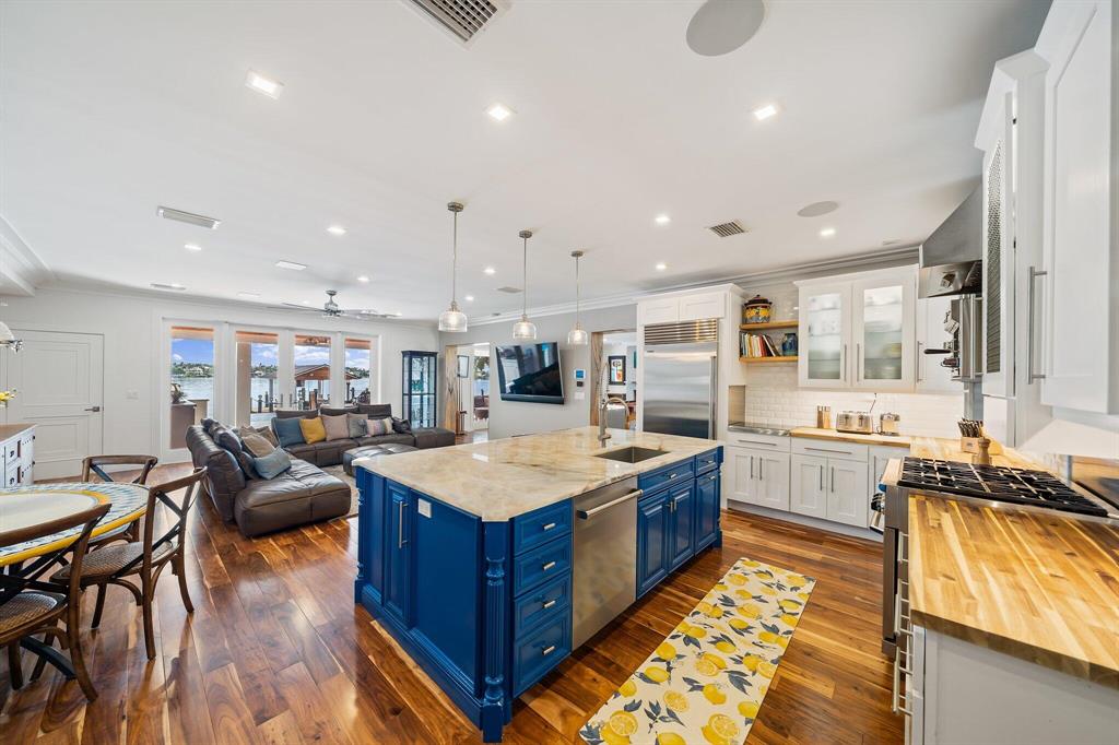 TEQUESTA COUNTRY CLUB - Residential