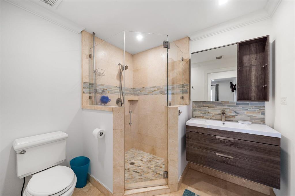 TEQUESTA COUNTRY CLUB - Residential