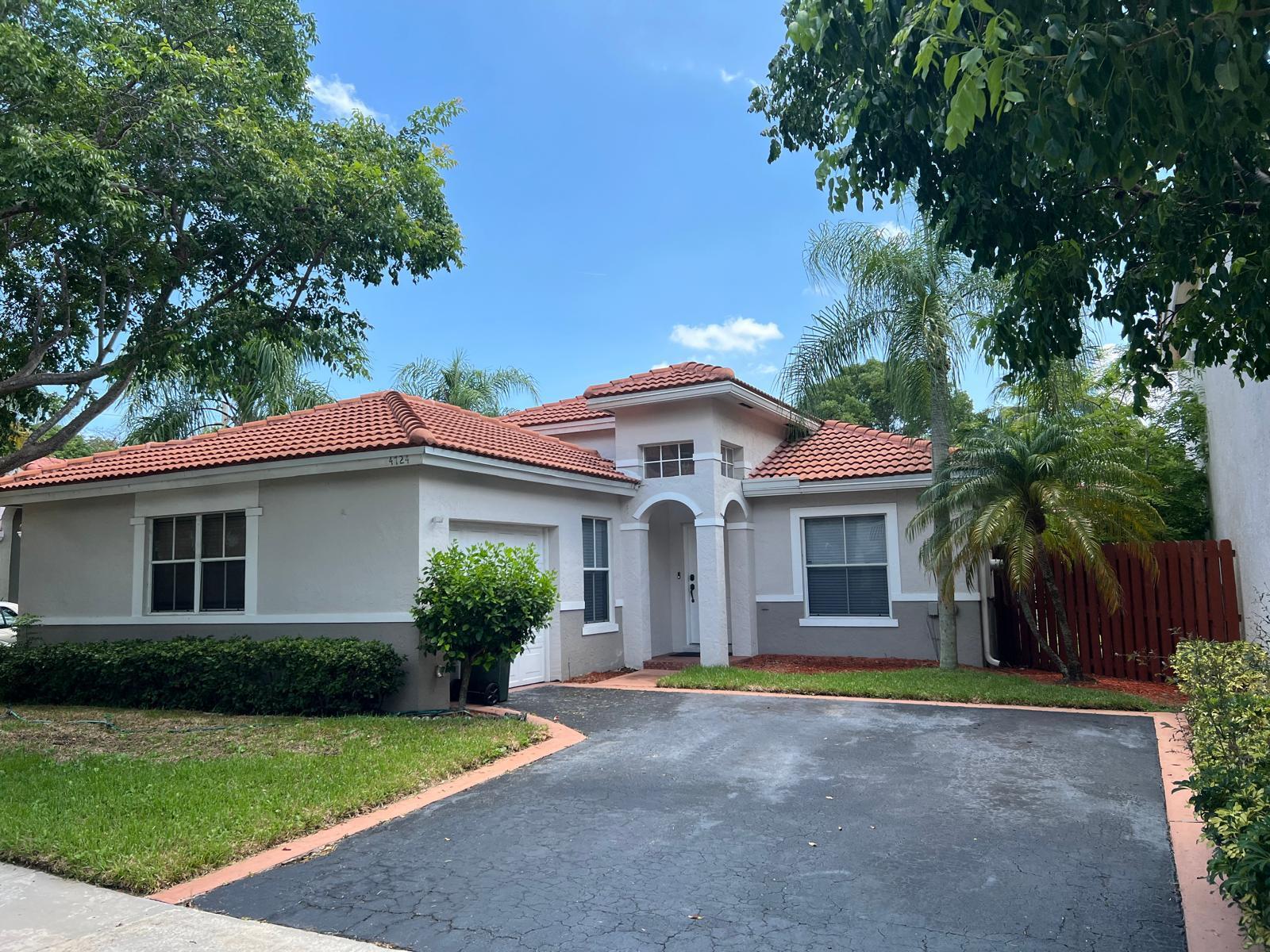 Single Family Home Built 1994, tax rolls says 3/2 but 3rd room can be a den (no closet). Roof 2019, AC 2017. HOA payment is $290 quarterly. Min credit score required by HOA 650. All ages community, close to shopping, restaurants and parks. Patio doors and window in living room hurricane impact. Call for a showing today.