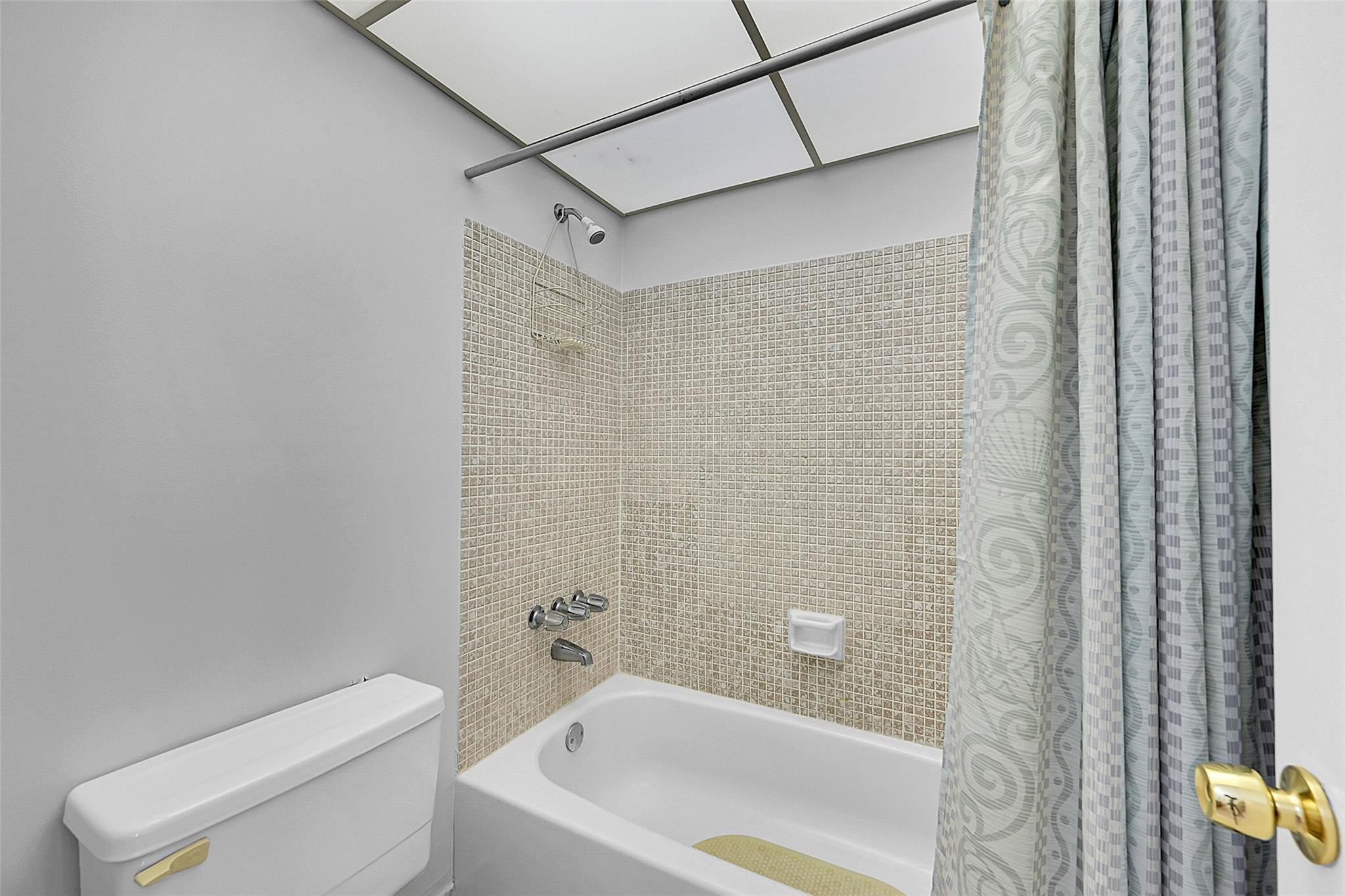 ROYAL PAK GARDENS - Residential