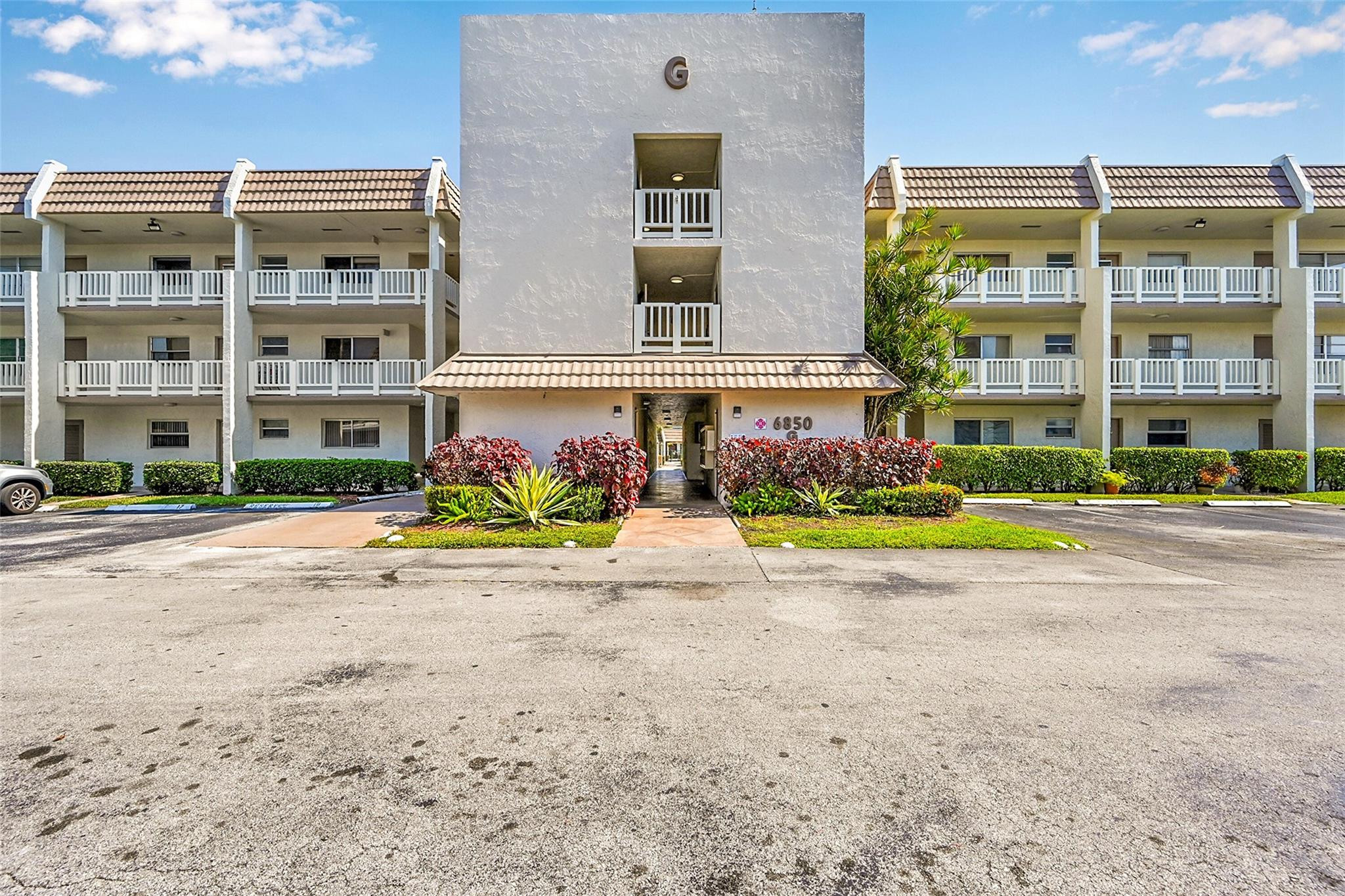 ROYAL PAK GARDENS - Residential