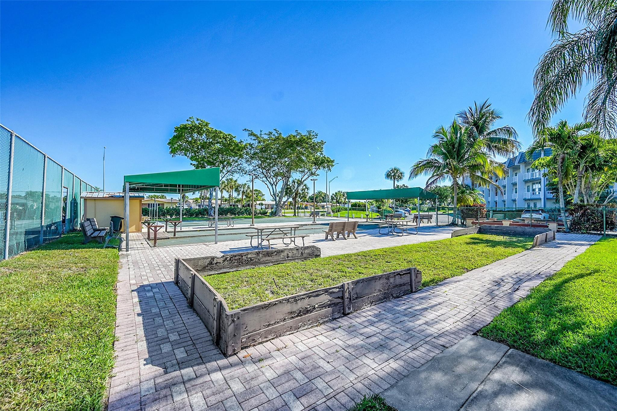 ROYAL PAK GARDENS - Residential