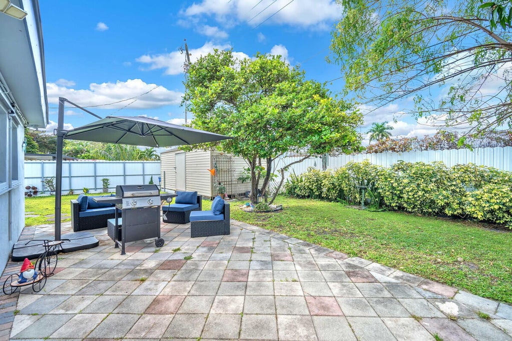 Photo of 404 S 62nd Terrace, Hollywood, FL 33023 (MLS # B26045209)