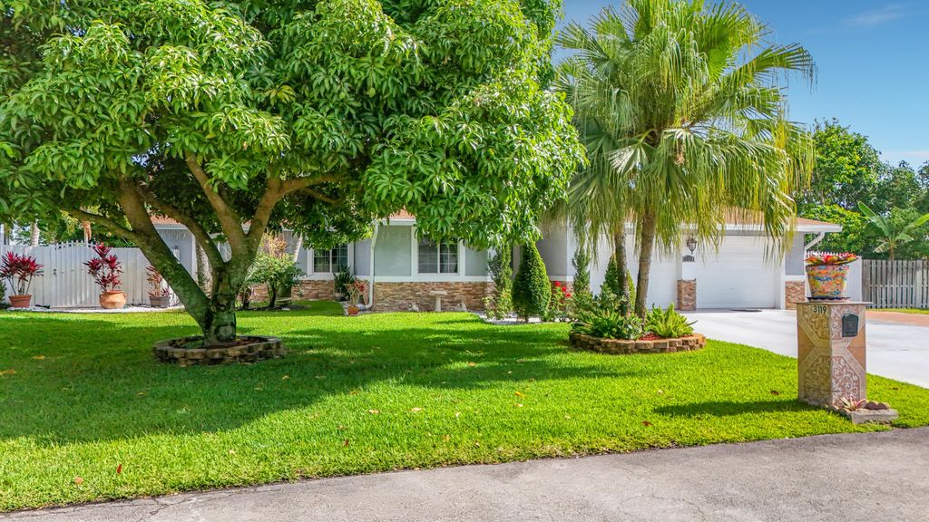 Photo of 3119 Indian Trail, Lake Worth, FL 33462 (MLS # B26023564)