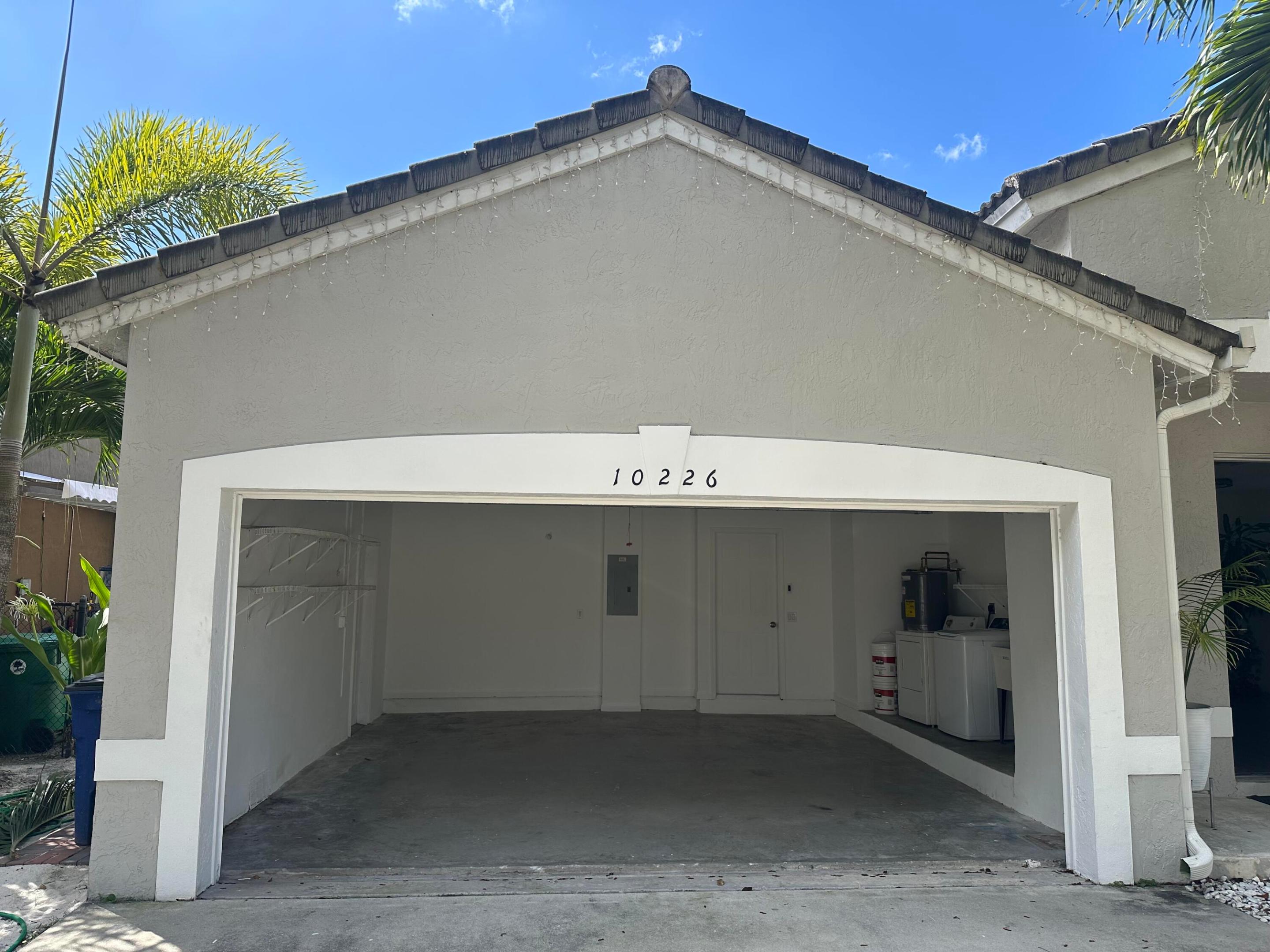 STIRLING PALM ESTATES - Residential Lease