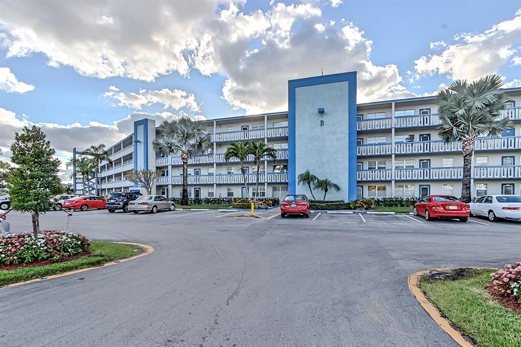 Great opportunity, beautiful upgraded condo in the heart of Century Village Boca Raton, enjoy the lifestyle and tranquility, great lake view.