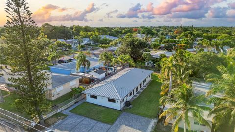 303/305 De Carie Street Delray Beach FL 33444