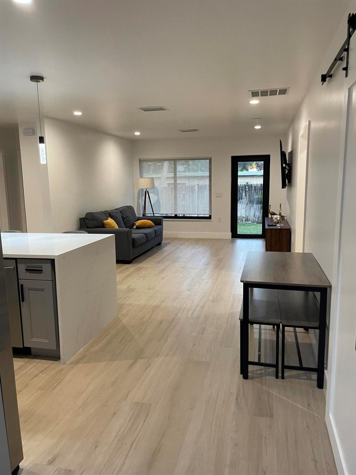 DECARIE - Residential Income