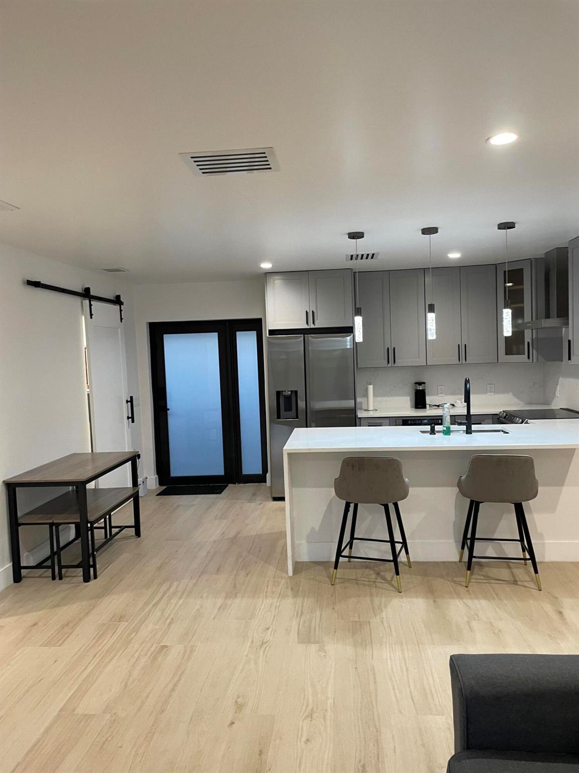 DECARIE - Residential Income