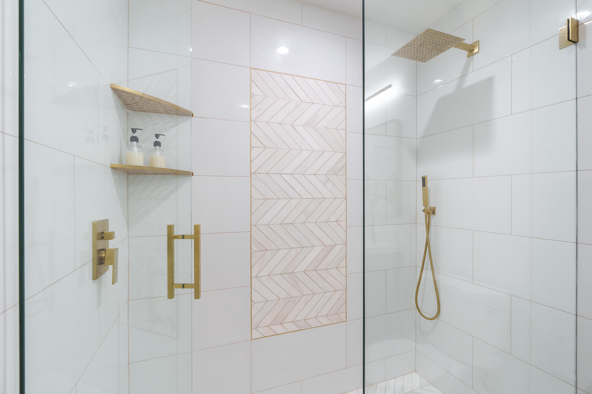 DECARIE - Residential Income