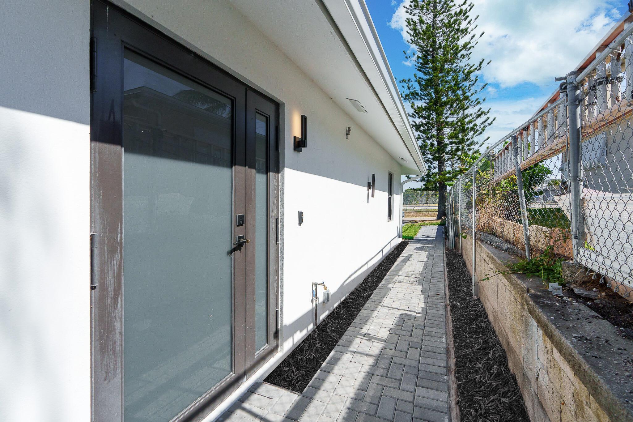 DECARIE - Residential Income