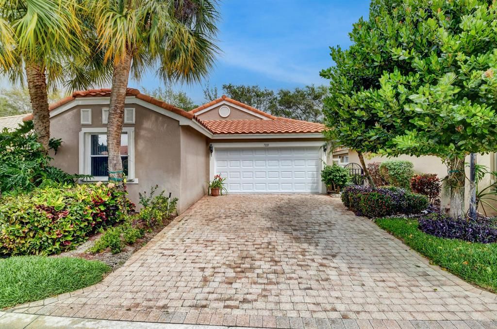 Photo of 7221 Whitfield Avenue, Boynton Beach, FL 33437 (MLS # R10783906)