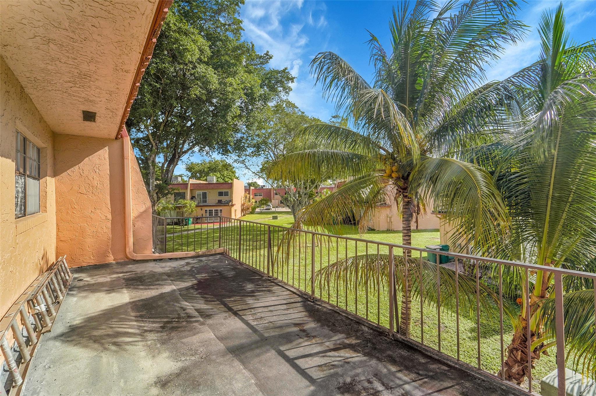 SHAKER VILLAGE - Residential