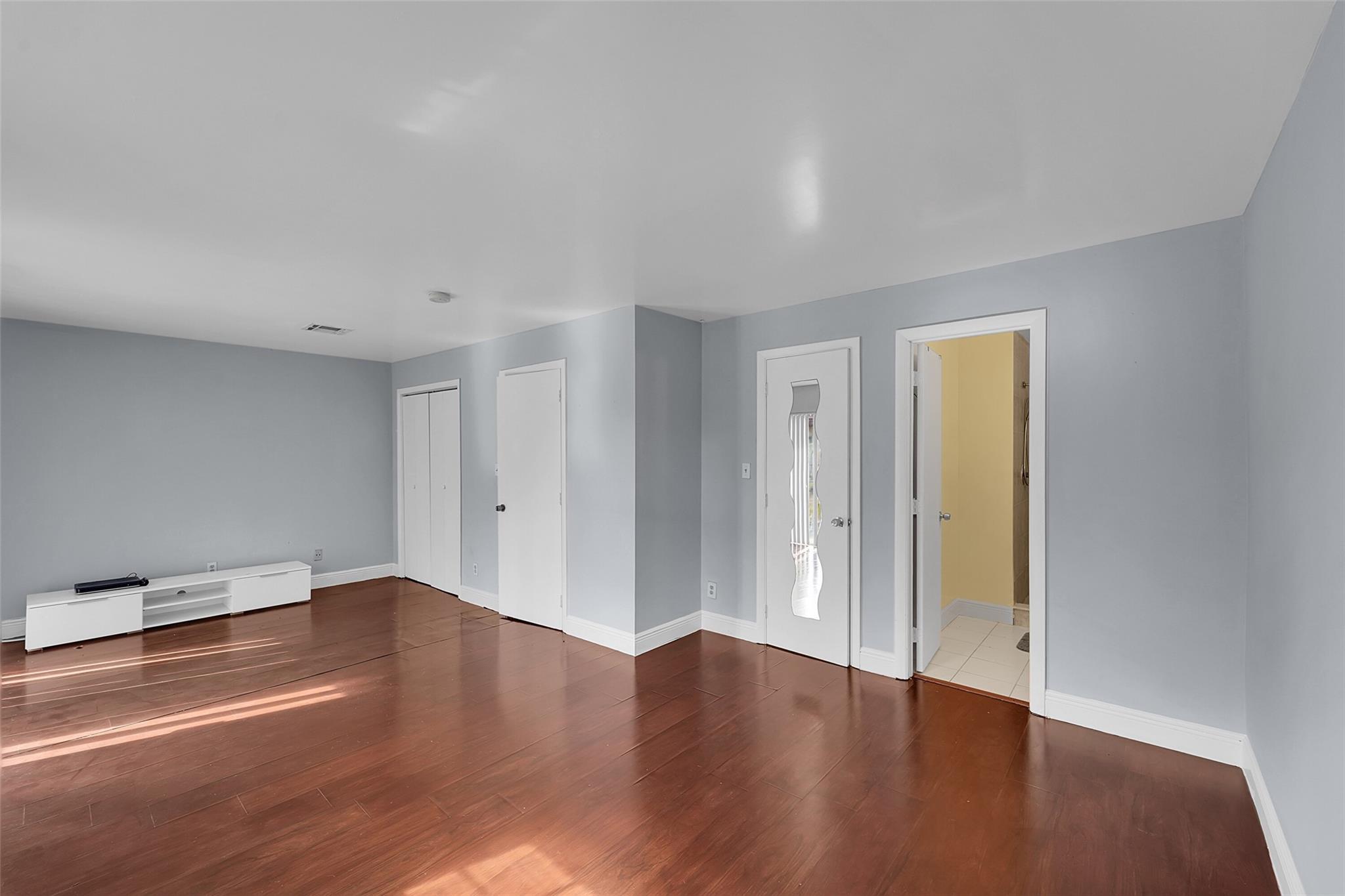 SHAKER VILLAGE - Residential