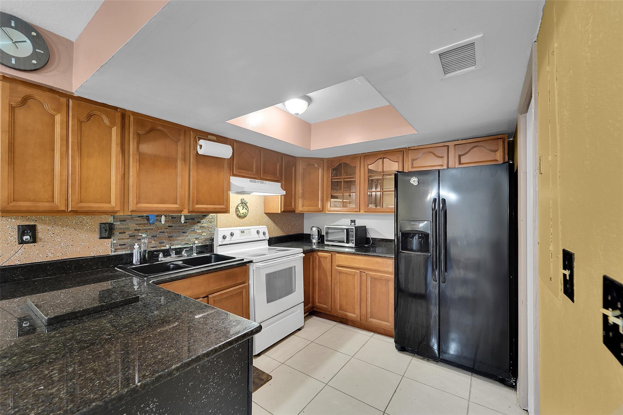 SHAKER VILLAGE - Residential