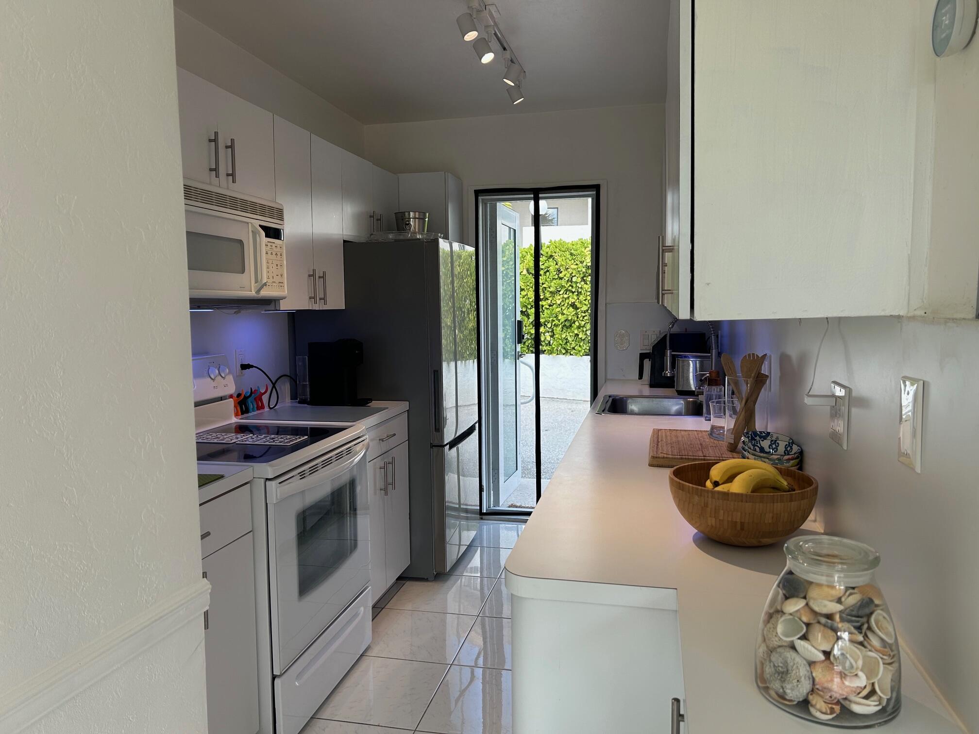 SEA CLUB OF HILLSBORO BEACH - Residential Lease