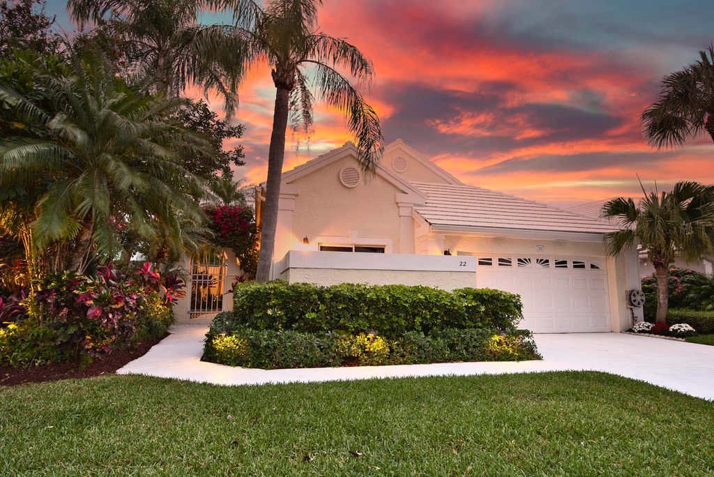 Photo of 22 Dorchester Circle, Palm Beach Gardens, FL 33418 (MLS # R10784672)