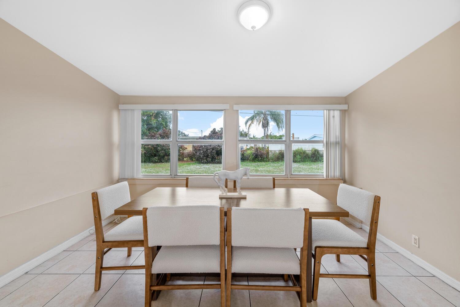 Charming 3 -Bedroom Home Rent in North Palm Beach. Looking for the perfect Florida getaway? This freshly furnished 3 - bedroom, 2-bathroom home in North Palm Beach is ready for you.Prime location: minutes from beaches, golf courses and great restaurants. Spacious outdoor living: huge backyard with a cozy terrace - perfect for relaxing or entertaining. Move-in Ready: fully furnished with modern, comfortable pieces. Whether you're looking for a vacation spot or a long-term stay, this home has everything you need enjoy the Florida lifestyle.