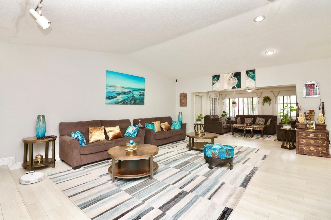 Woodlands Sec Eight 67-42 - Residential