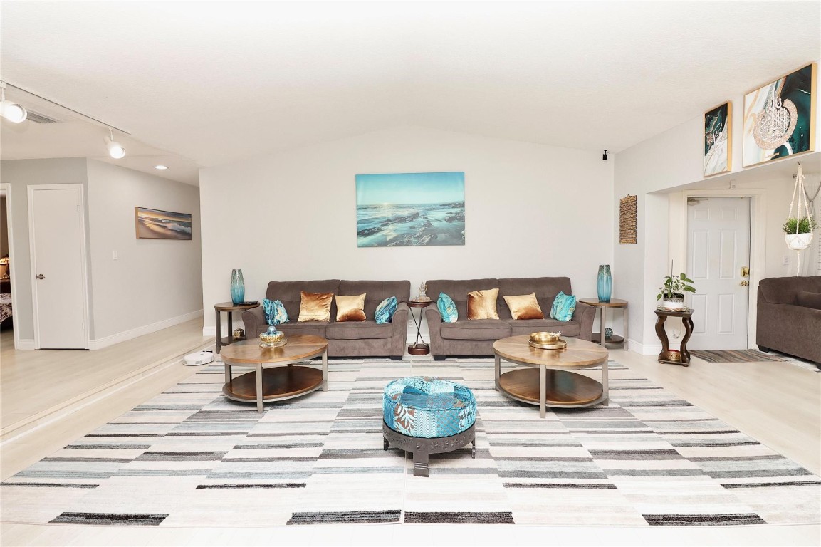 Woodlands Sec Eight 67-42 - Residential