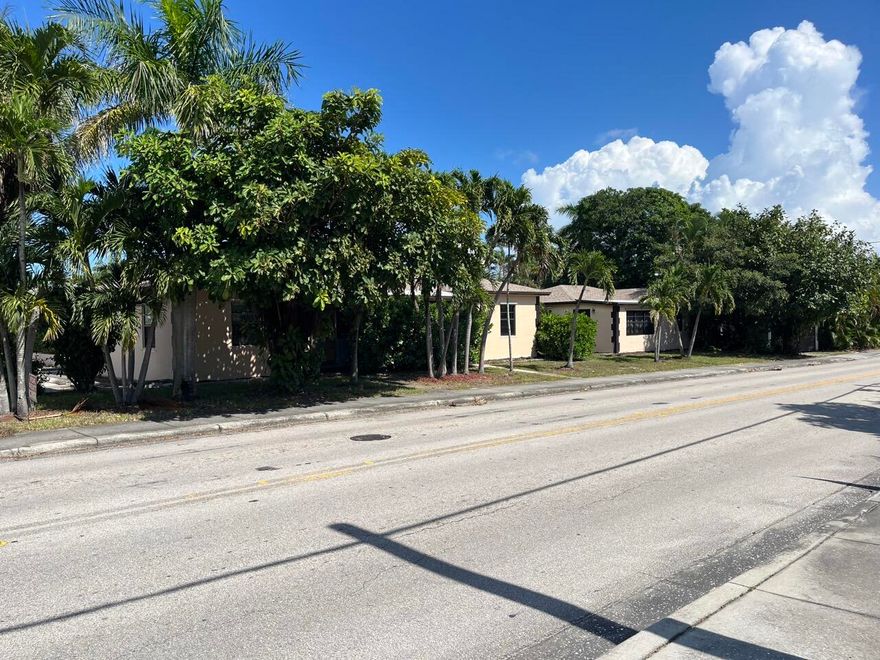 5 unit multifamily property in Lake Wort Beach. Made up of three 1 bedroom 1 bath units, one efficiency and a 2 bedroom 2 bath house with a one car garage.  All on a .31 acre lot and ready for your imagination to run wild.