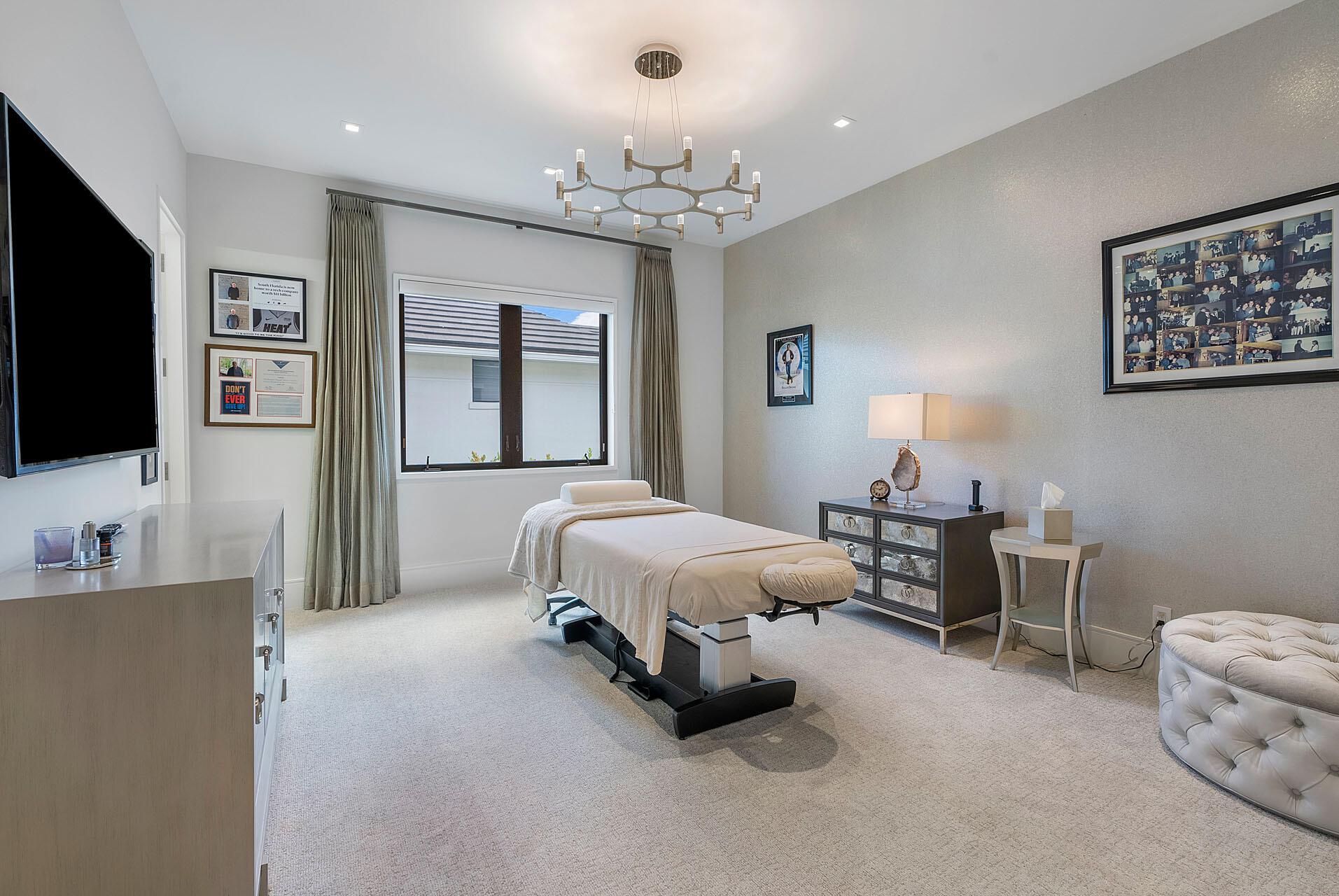 ROYAL PALM YACHT & COUNTR - Residential