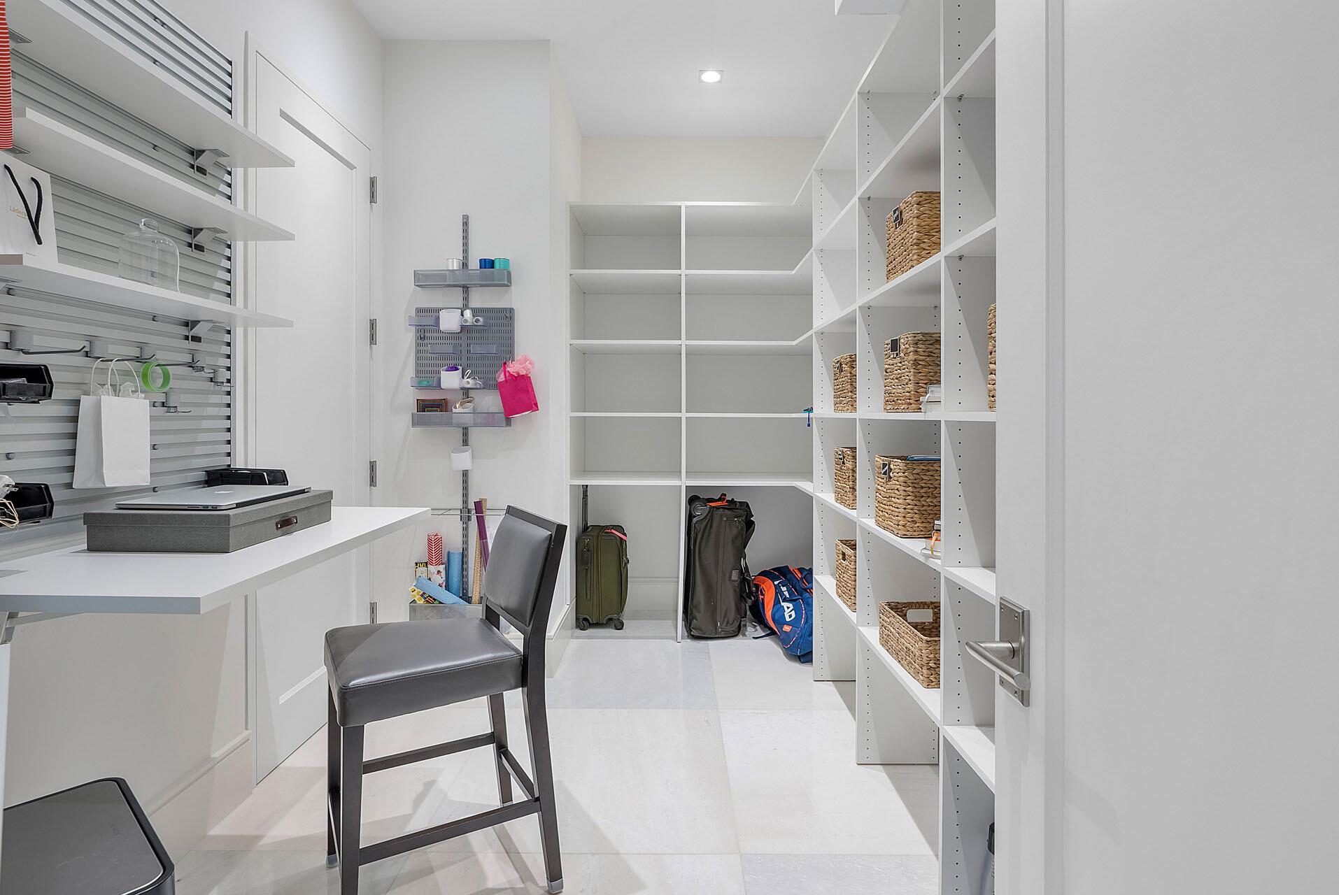 ROYAL PALM YACHT & COUNTR - Residential