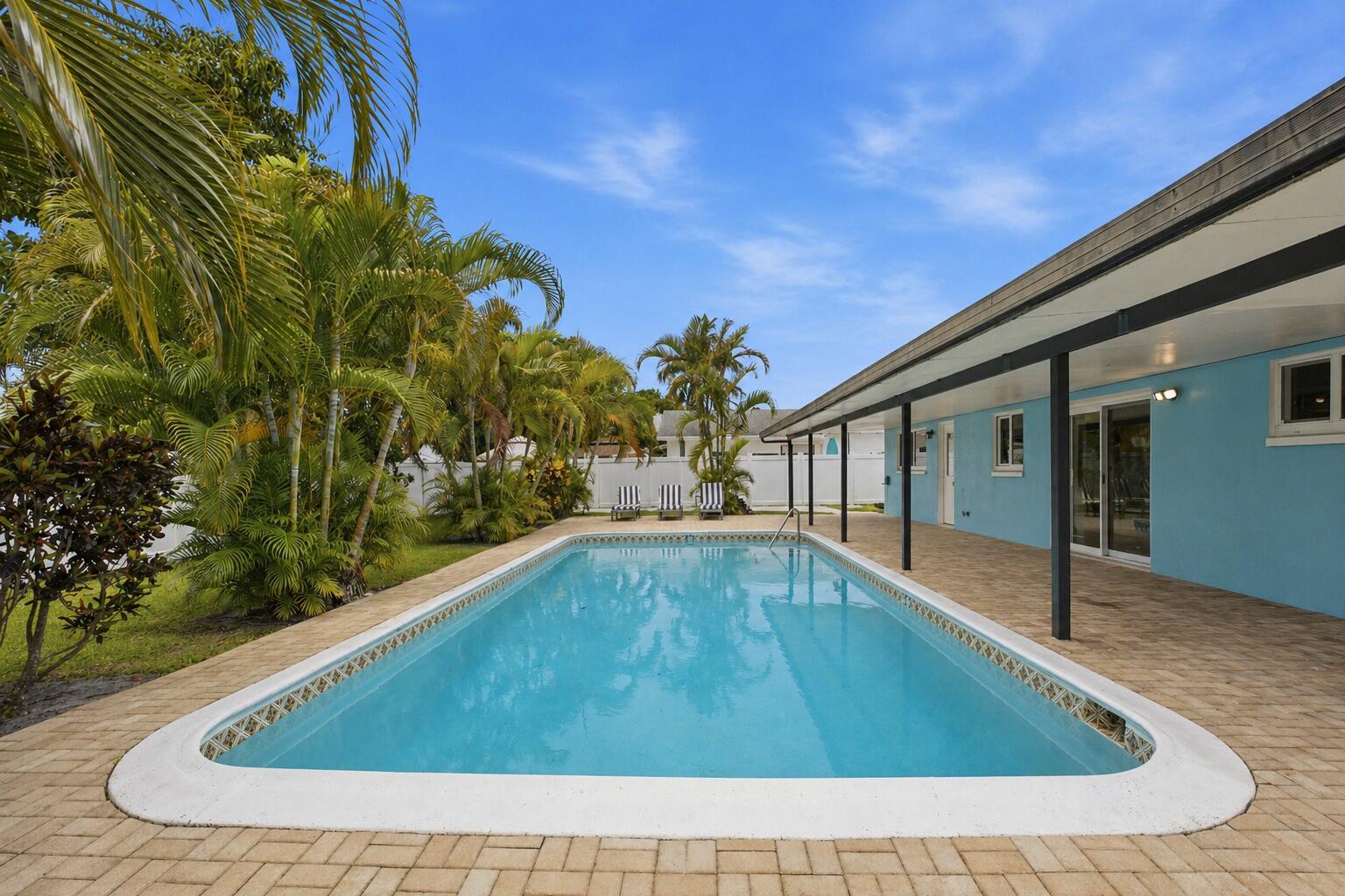 DELRAY SHORES - Residential