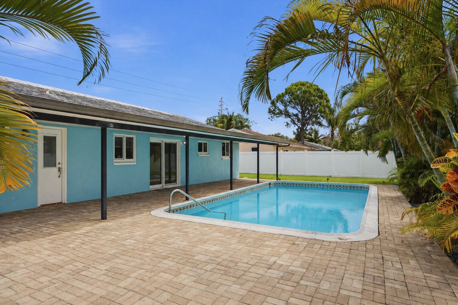 DELRAY SHORES - Residential