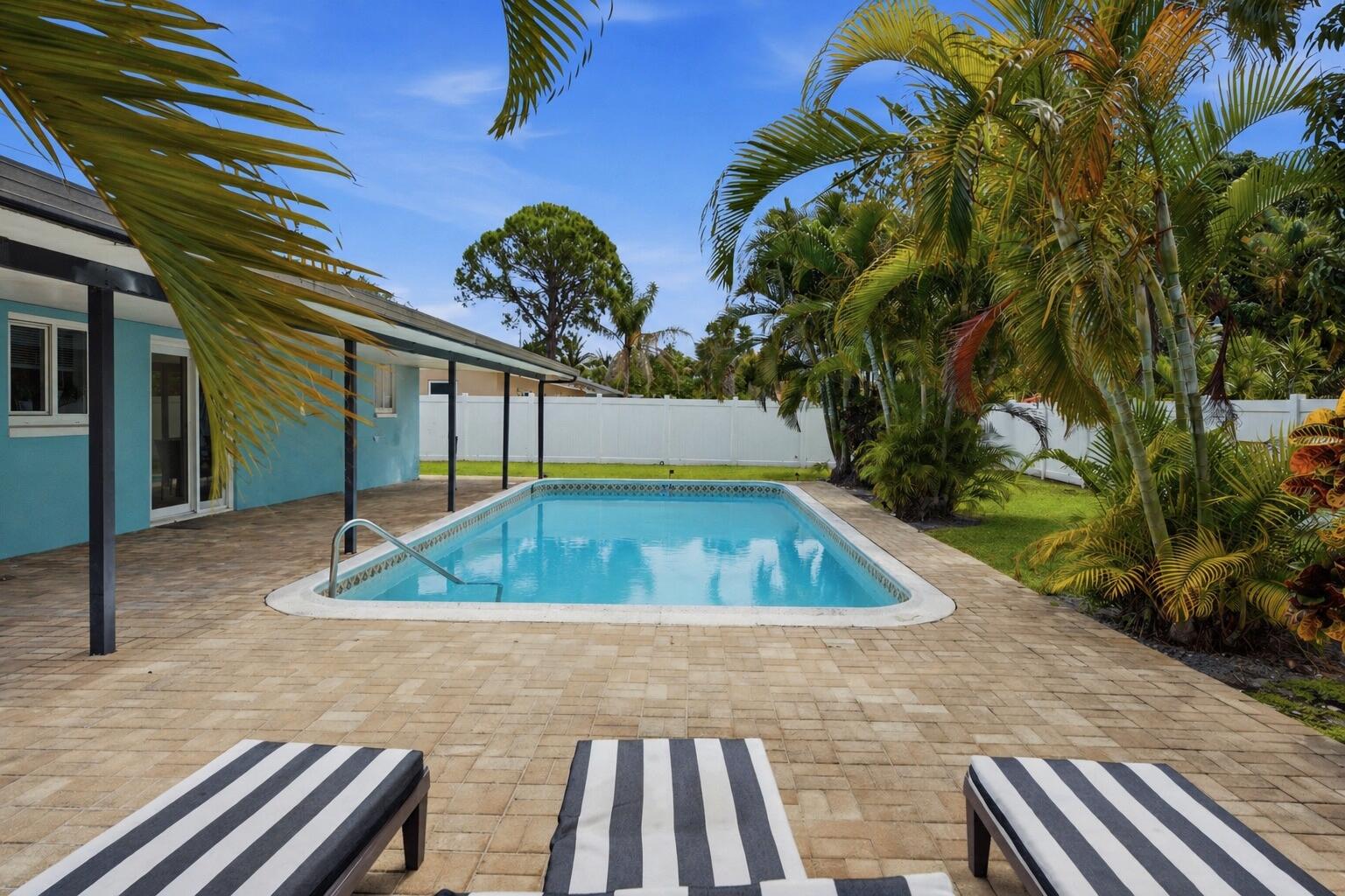 DELRAY SHORES - Residential