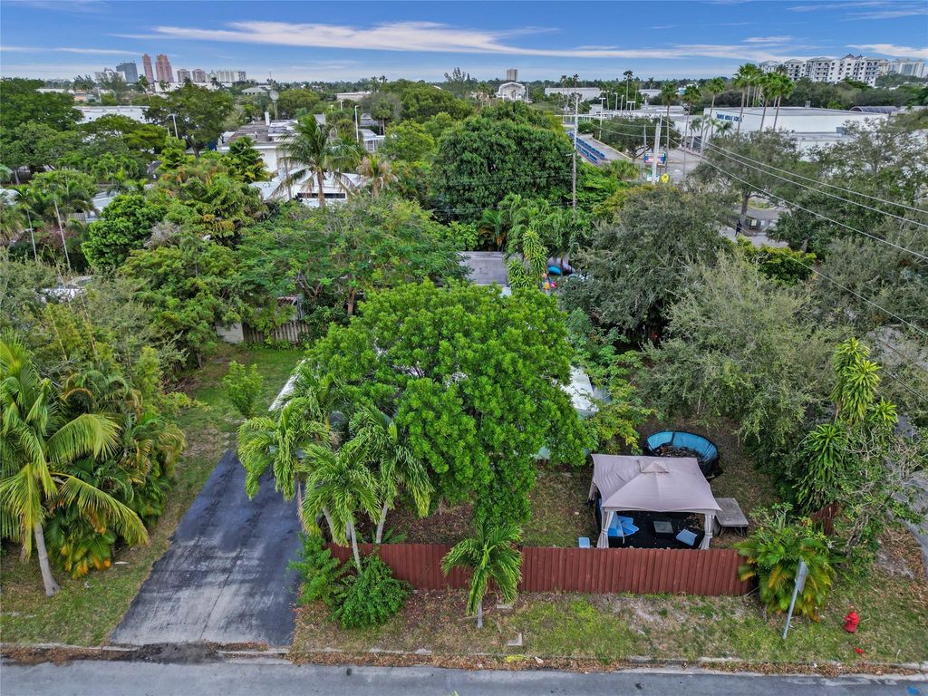 Photo of 1400 NE 17th Terrace, Fort Lauderdale, FL 33304 (MLS # F10492142)