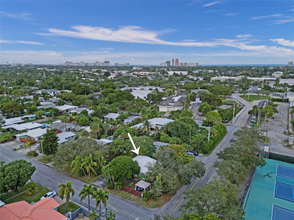 Photo of 1400 NE 17th Terrace, Fort Lauderdale, FL 33304 (MLS # F10492142)