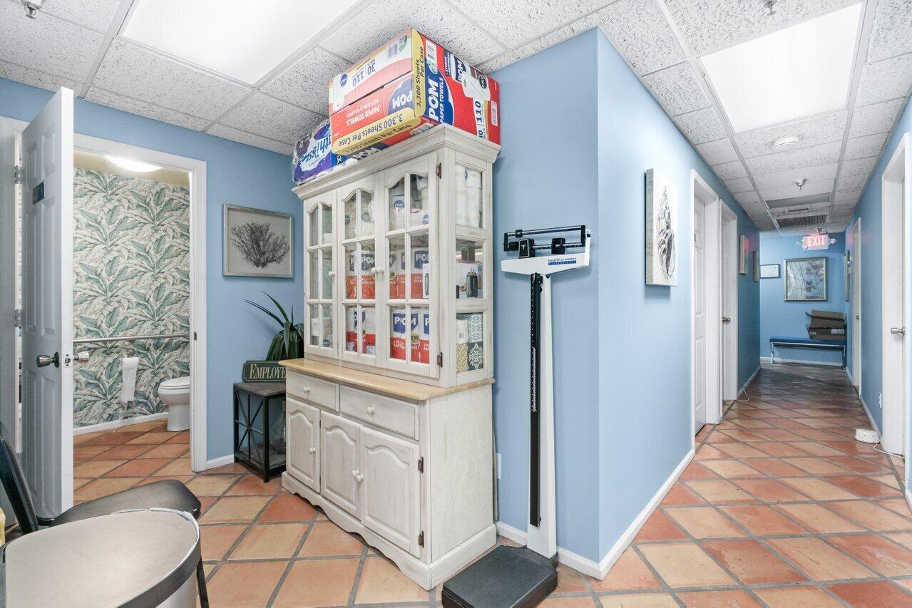 EXECUTIVE CENTER PLAZA CO - Commercial Lease