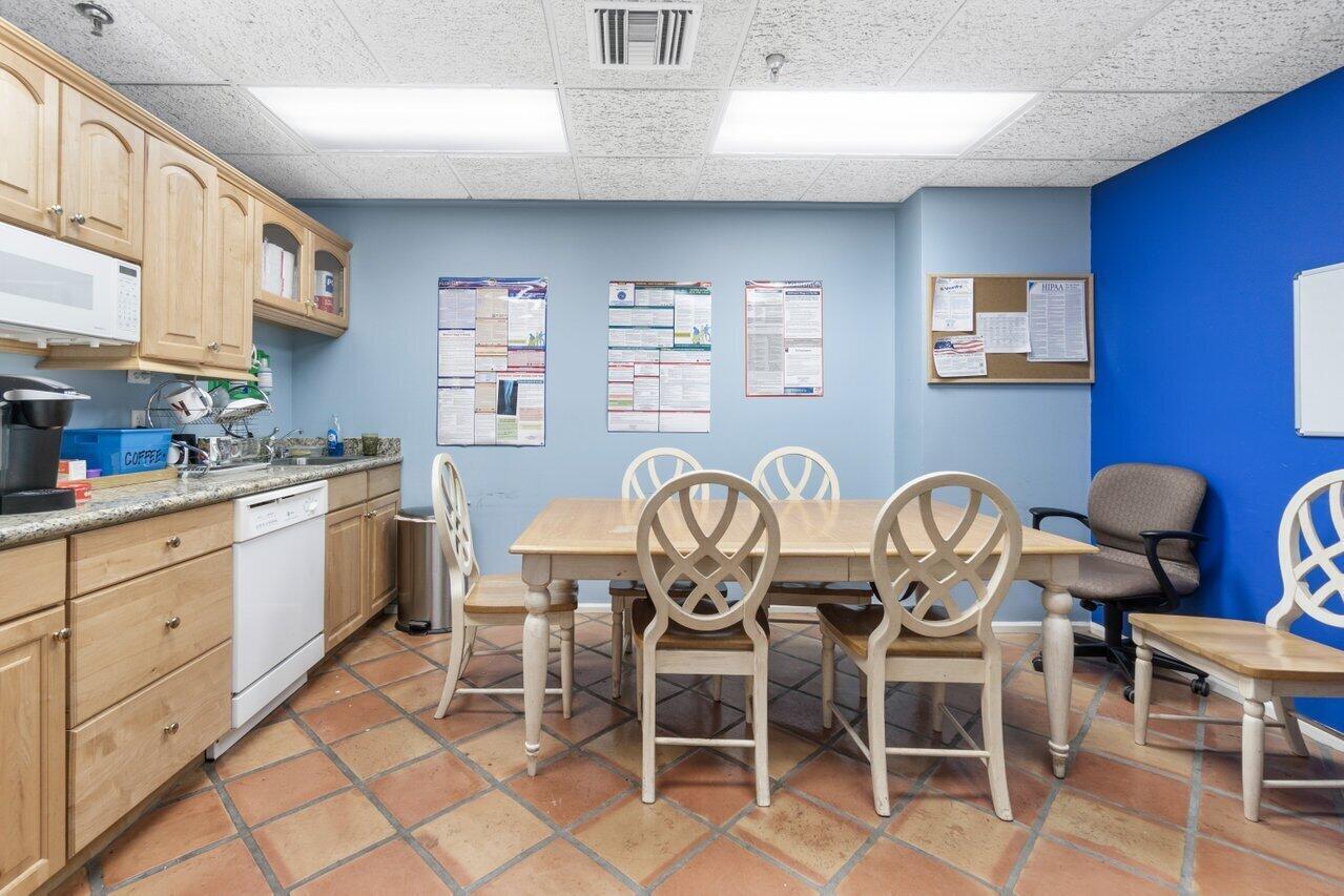 EXECUTIVE CENTER PLAZA CO - Commercial Lease