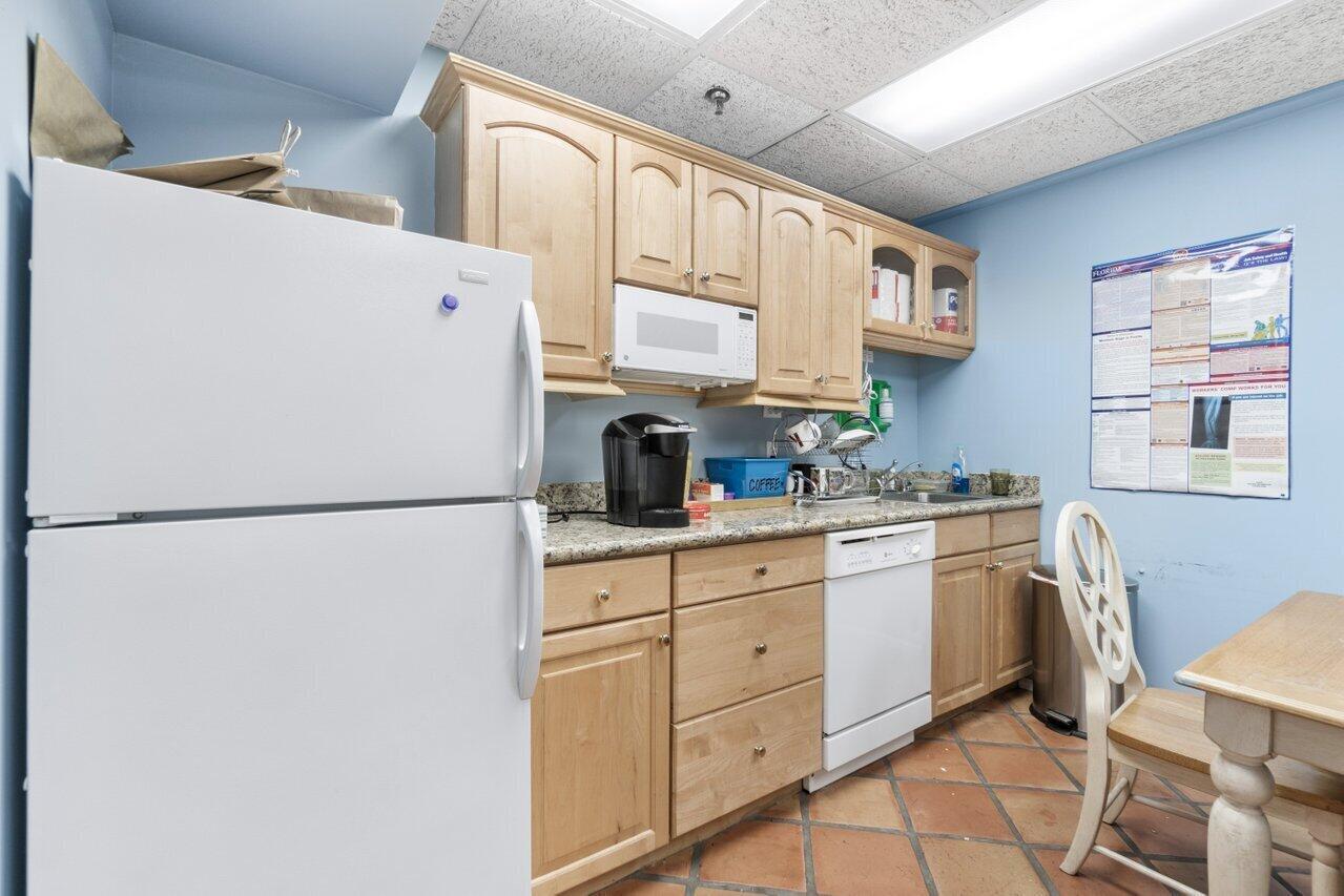 EXECUTIVE CENTER PLAZA CO - Commercial Lease