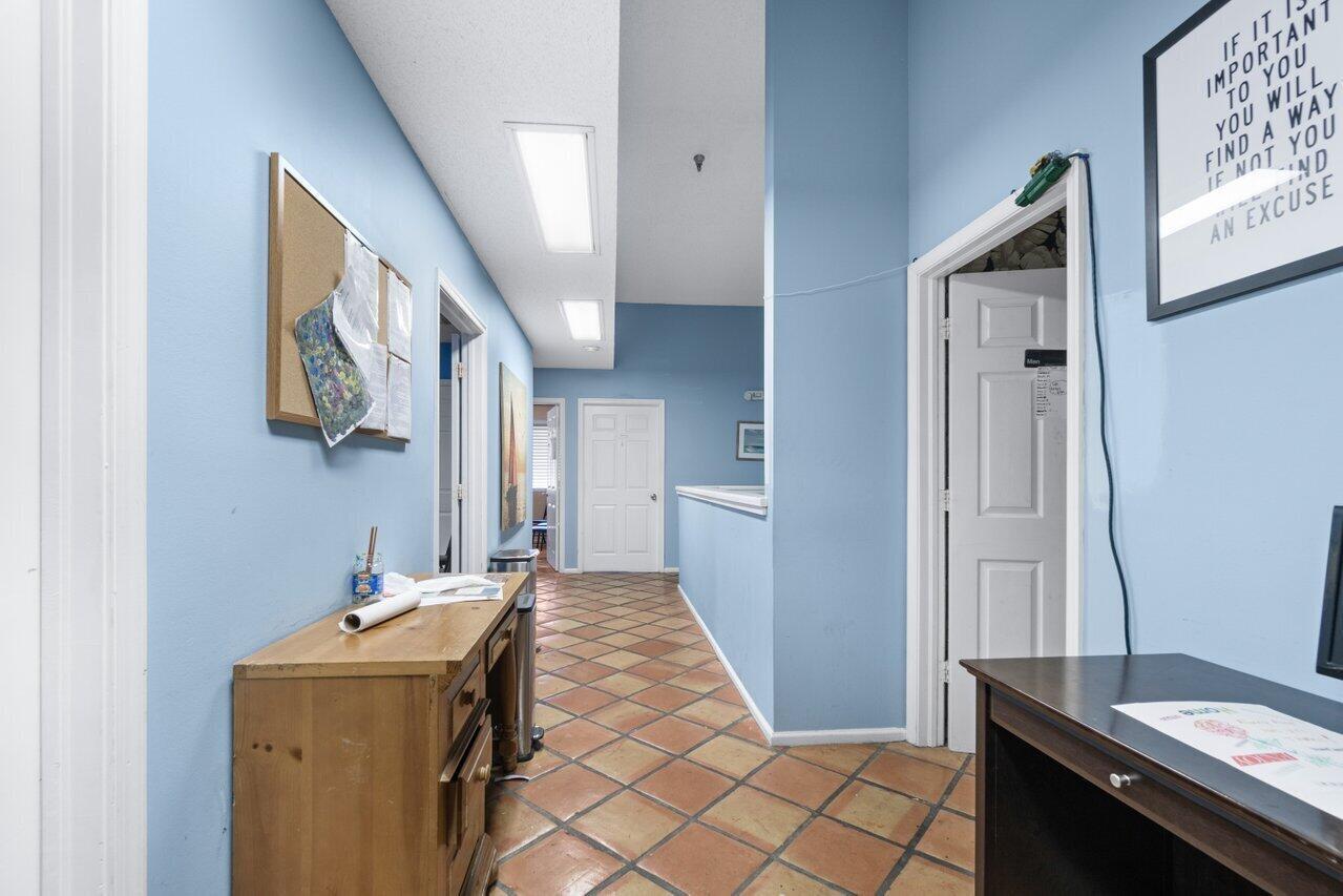 EXECUTIVE CENTER PLAZA CO - Commercial Lease