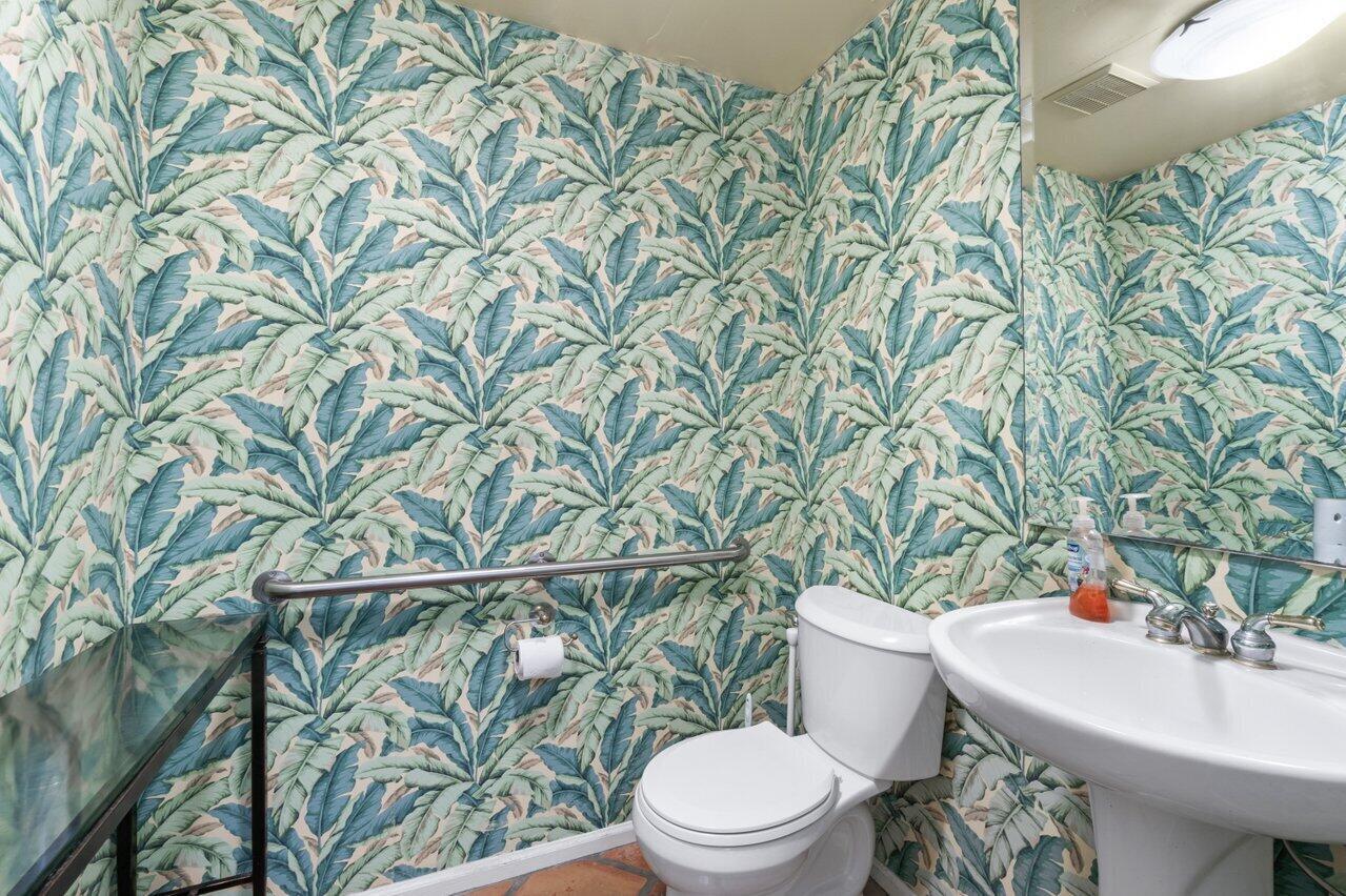 EXECUTIVE CENTER PLAZA CO - Commercial Lease