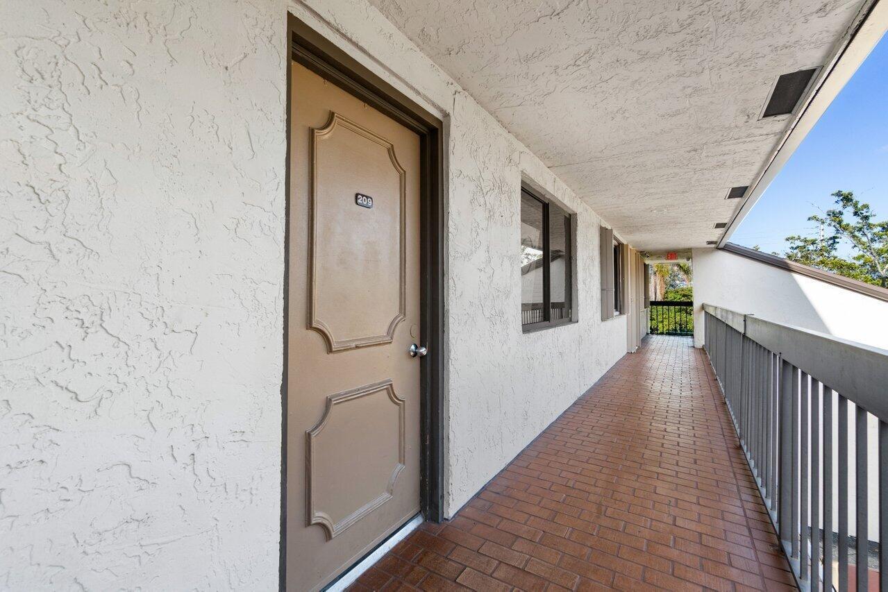 EXECUTIVE CENTER PLAZA CO - Commercial Lease