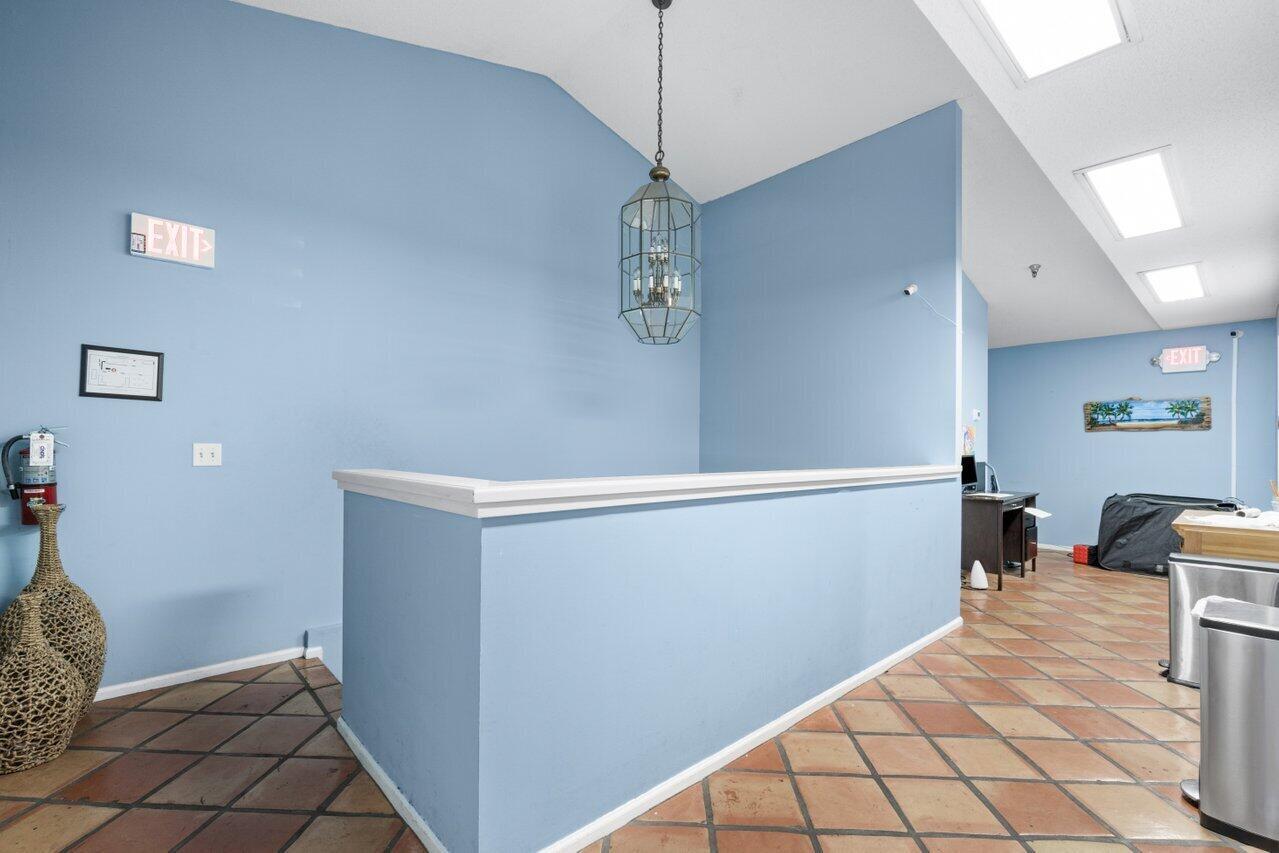 EXECUTIVE CENTER PLAZA CO - Commercial Lease