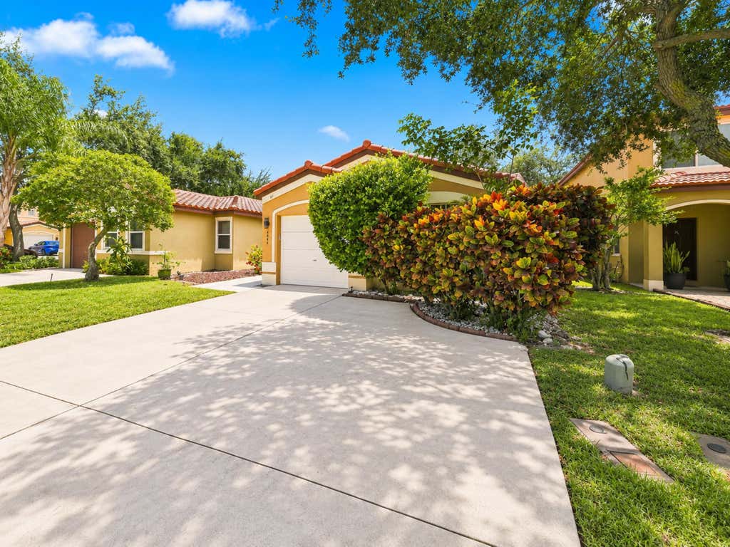 Photo of 4344 NW 1st Street, Deerfield Beach, FL 33442 (MLS # B26060923)