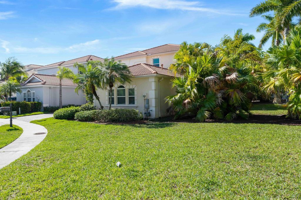Photo of 136 Casa Grande Court, Palm Beach Gardens, FL 33418 (MLS # R10980255)