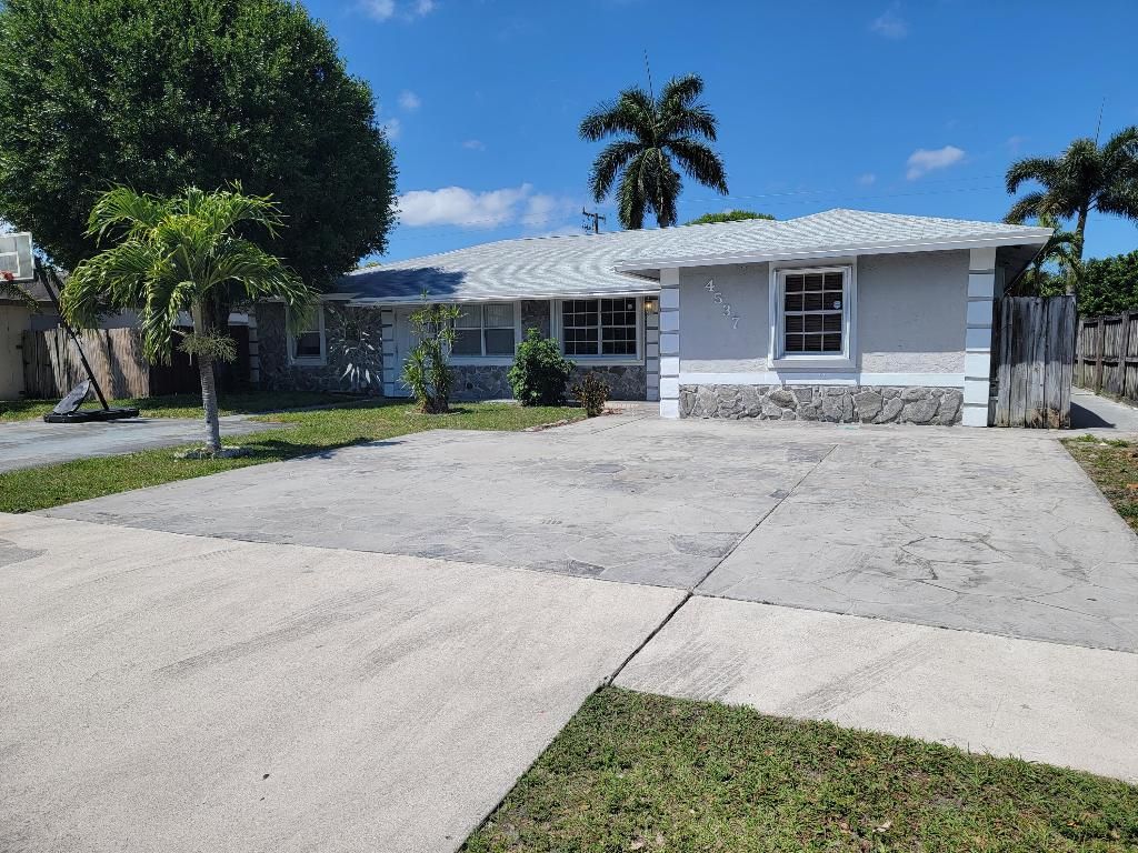 Photo of 4537 Arthur Street, Palm Beach Gardens, FL 33418 (MLS # R10977411)