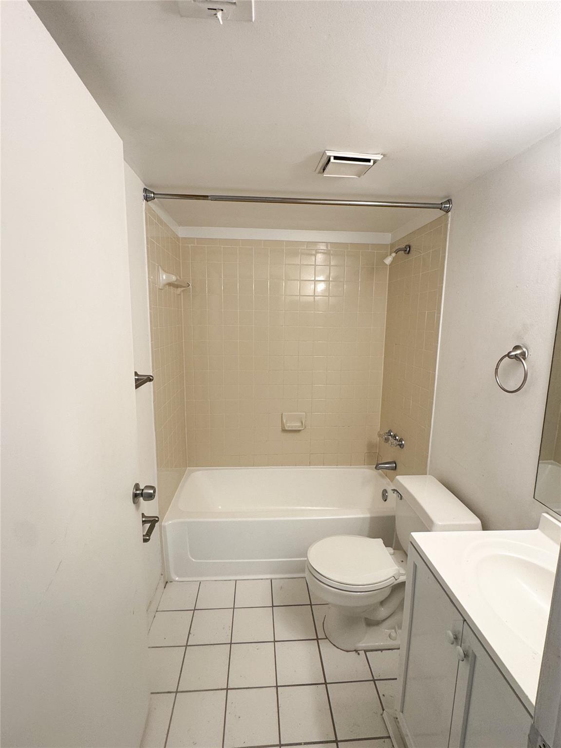 301 Palm Way 206
