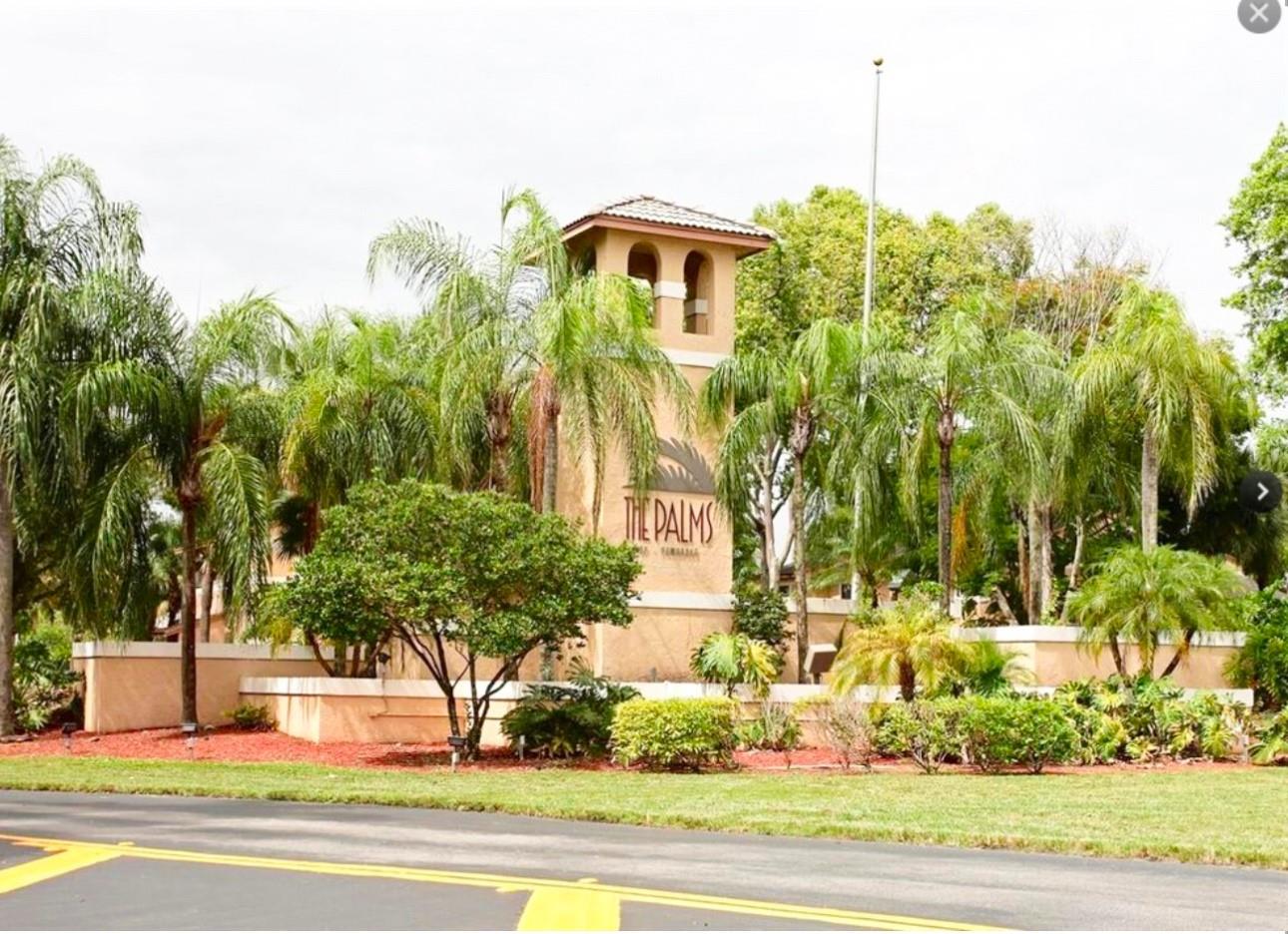 301 Palm Way 206