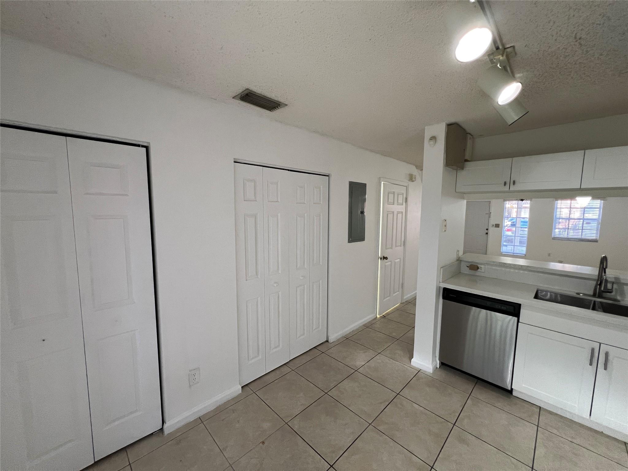 S & R OF INVERRARY - Residential Lease